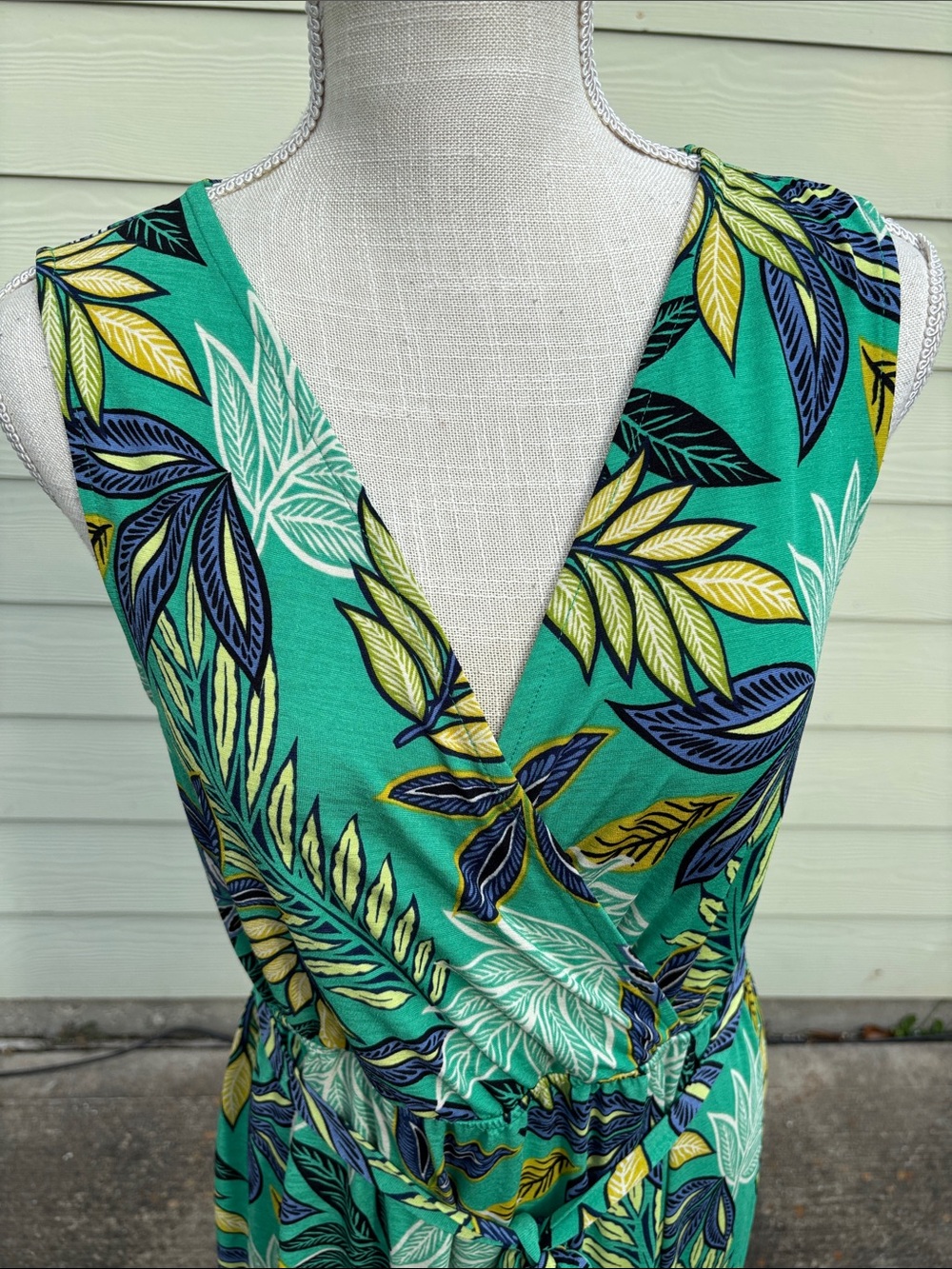 Tropical Leaf Print Maxi Dress - Picture 3 of 4